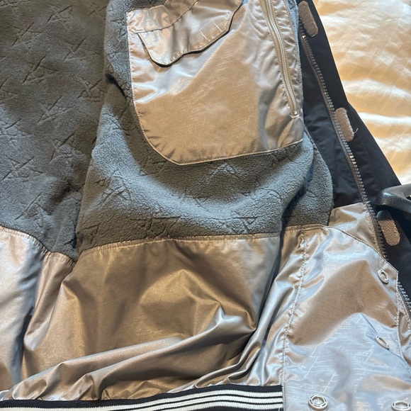 Men's Black and Gray Ski Jacket - Picture 7 of 7